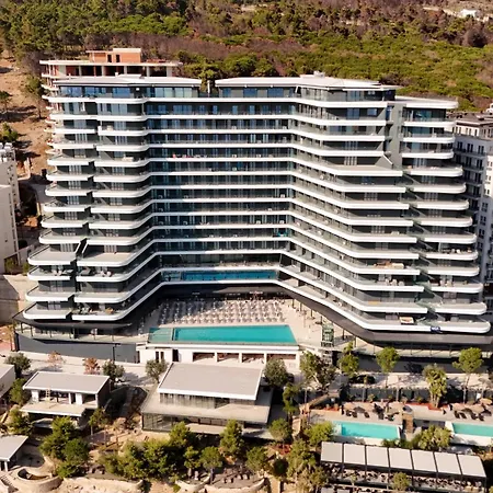 Ilyonis & Hotel 5*